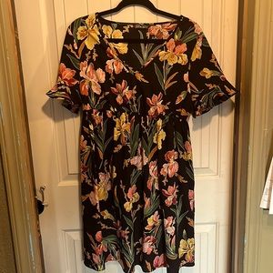 Women’s M floral flowy dress